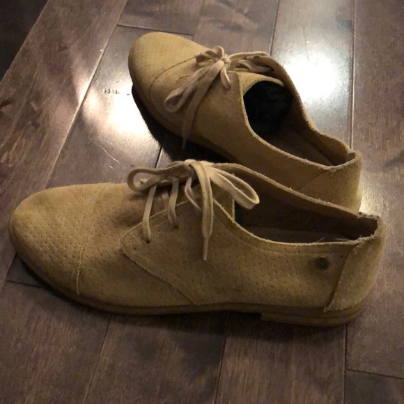 Hush Puppy Oxfords - Picture 2 of 4